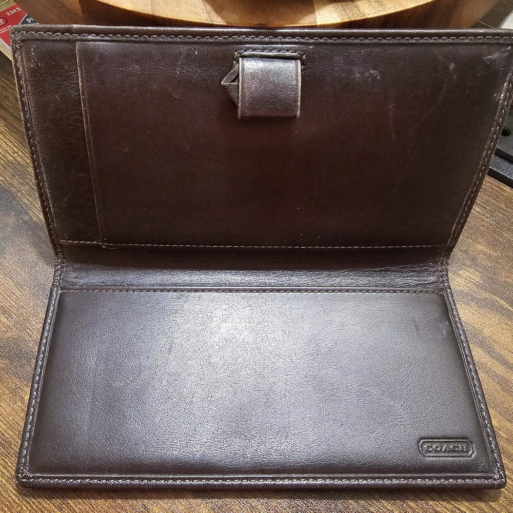 Coach Signature Wallet - Picture 8 of 8